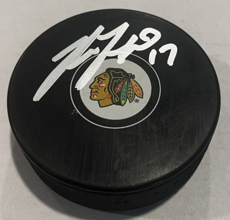 NICK FOLIGNO SIGNED CHICAGO BLACKHAWKS HOCKEY PUCK W/ CASE COA