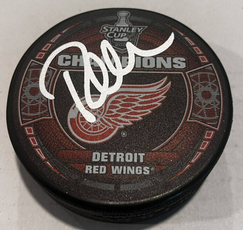TODD MCLELLAN SIGNED DETROIT RED WINGS 2008 STANLEY CUP PUCK W/ CASE COA
