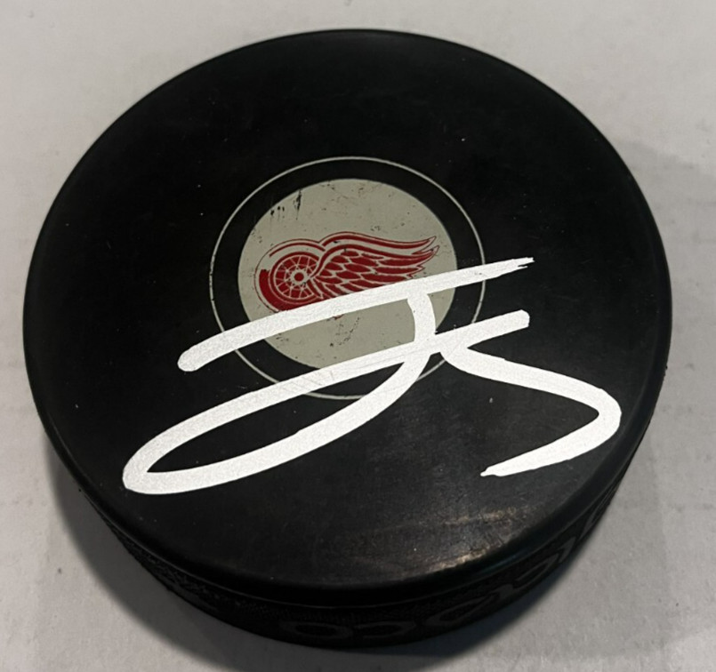 JONATAN BERGGREN SIGNED DETROIT RED WINGS HOCKEY PUCK W/ CASE COA
