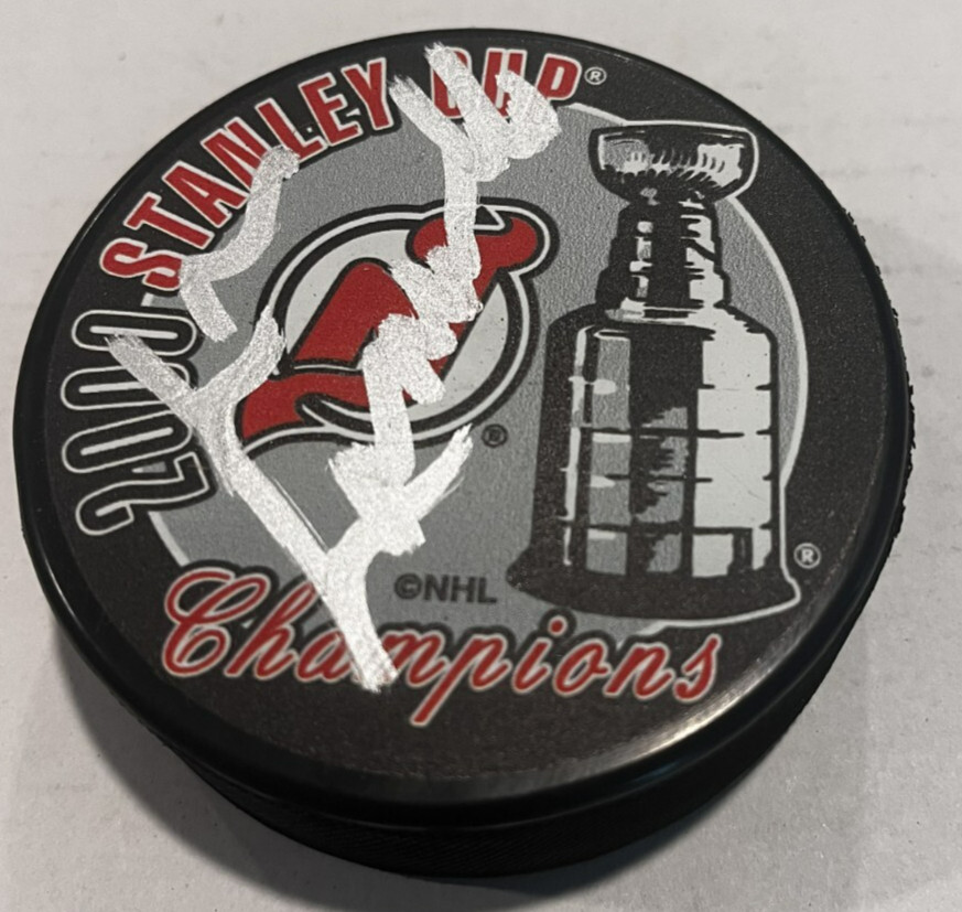 LOU LAMORIELLO SIGNED NEW JERSEY DEVILS 2000 STANLEY CUP HOCKEY PUCK W/ CASE COA