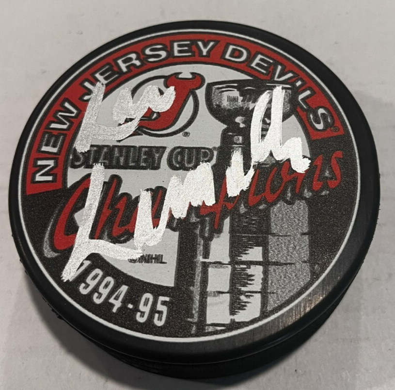 LOU LAMORIELLO SIGNED NEW JERSEY DEVILS 1995 STANLEY CUP HOCKEY PUCK W/ CASE COA