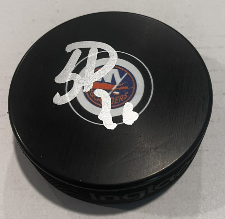 SCOTT PERUNOVICH SIGNED NEW YORK ISLANDERS HOCKEY PUCK W/ CASE COA