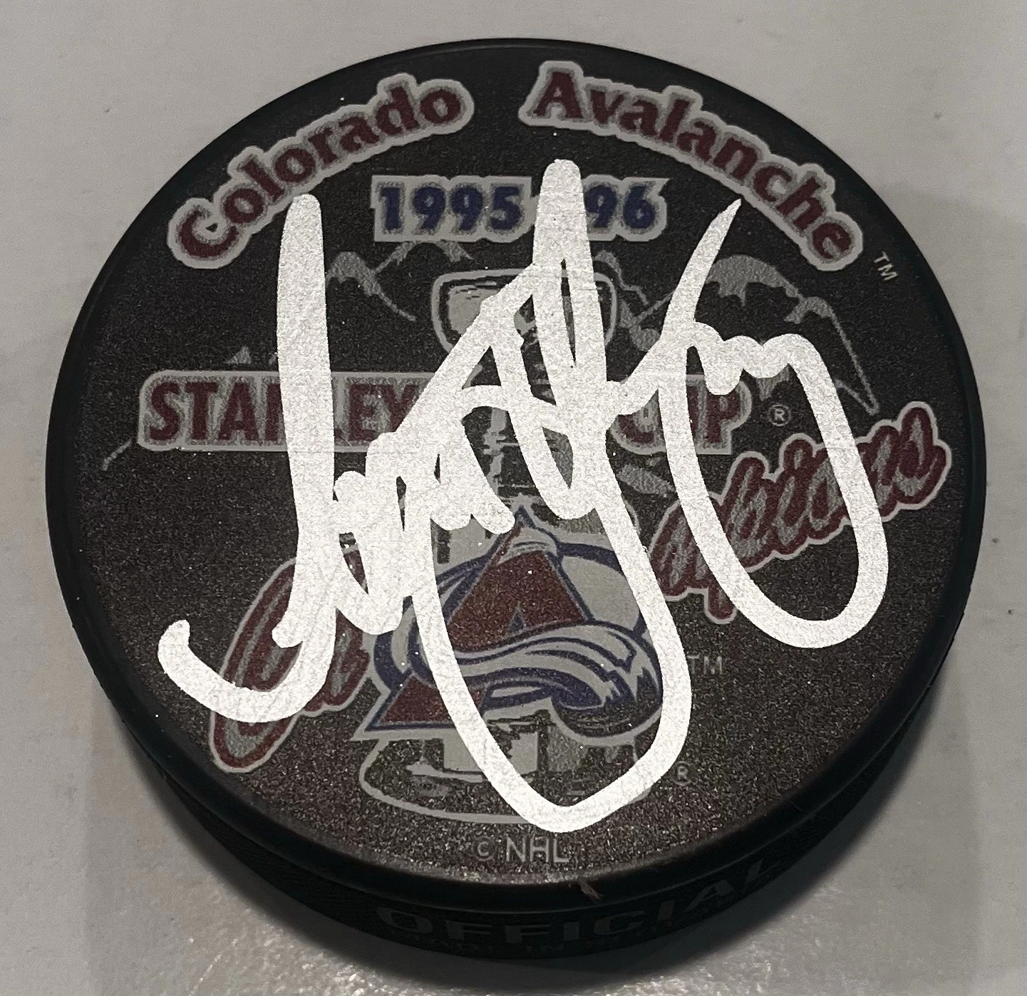 SCOTT YOUNG SIGNED COLORADO AVALANCHE 1996 STANLEY CUP HOCKEY PUCK W/ CASE COA