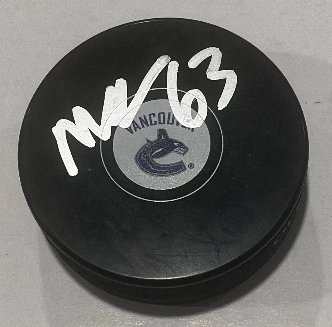 MAX SASSON SIGNED VANCOUVER CANUCKS HOCKEY PUCK W/ CASE COA