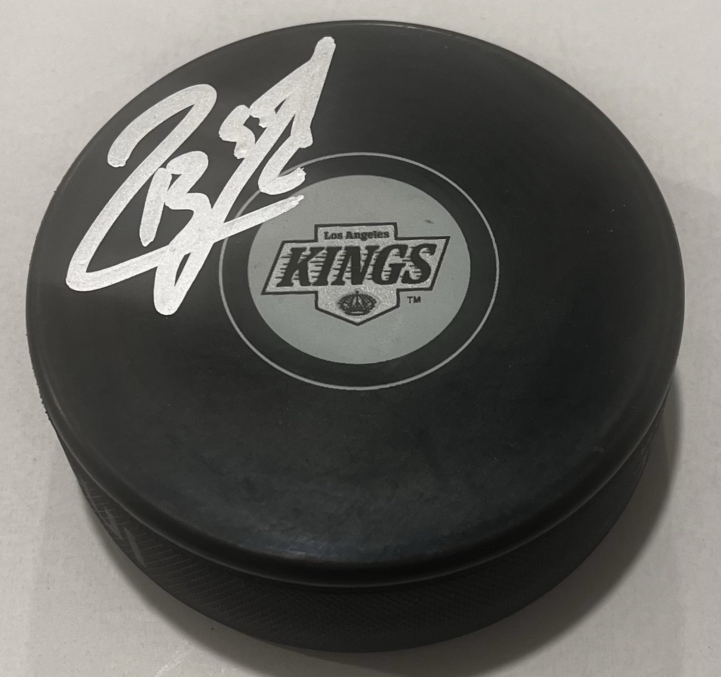 QUINTON BYFIELD SIGNED LOS ANGELES KINGS HOCKEY PUCK W/ CASE COA