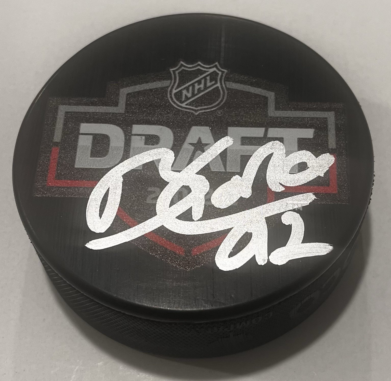 BRANDT CLARKE SIGNED LOS ANGELES KINGS 2021 NHL DRAFT HOCKEY PUCK W/ CASE COA