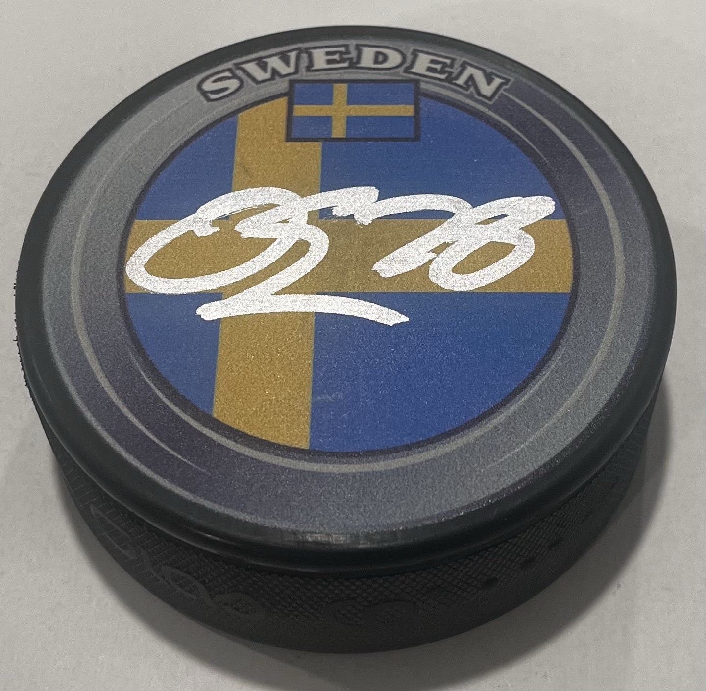 OTTO STENBERG SIGNED SWEDEN HOCKEY PUCK W/ CASE ST LOUIS BLUES COA