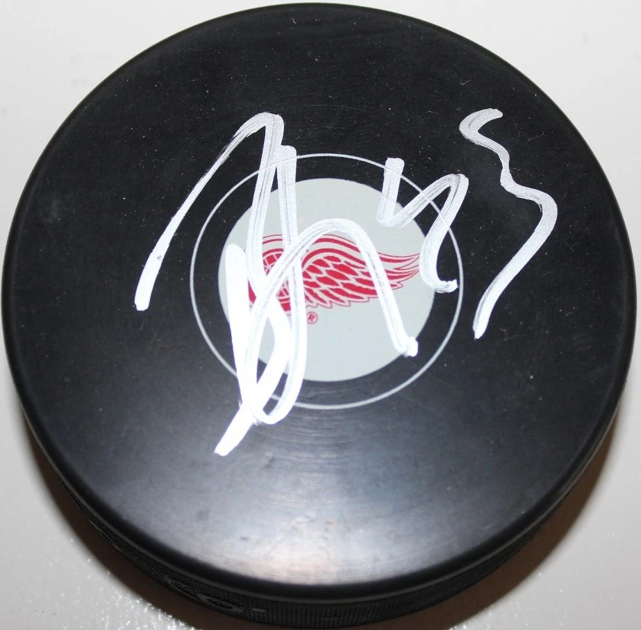 Brian Lashoff signed Red Wings Puck COA