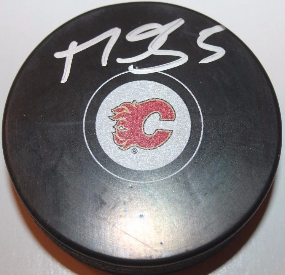 MARK GIORDANO SIGNED CALGARY FLAMES PUCK W/ CASE COA