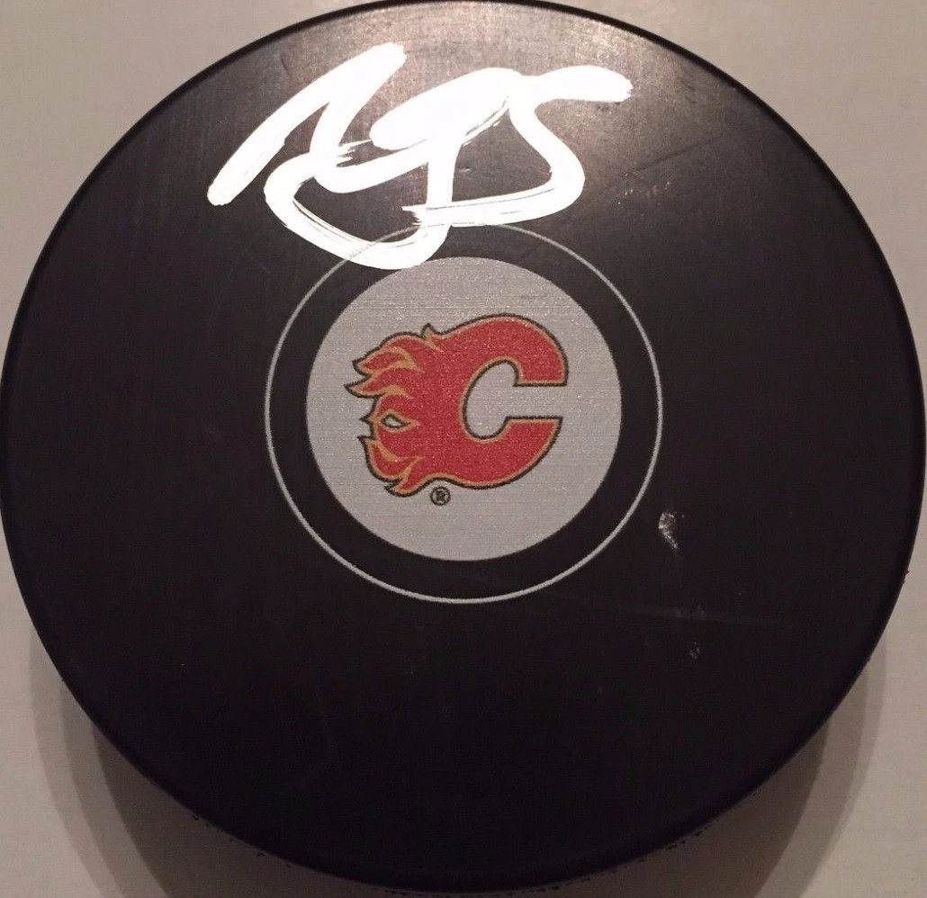 MARK GIORDANO SIGNED CALGARY FLAMES PUCK W/CASE COA