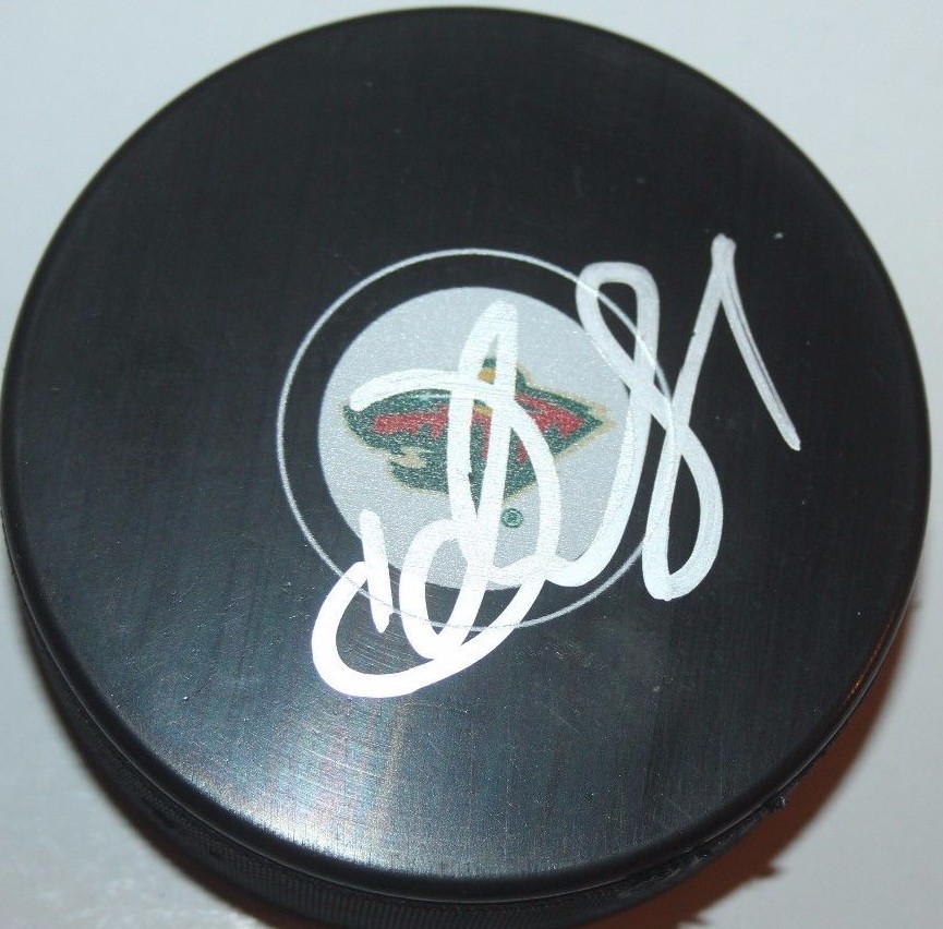 DEVAN DUBNYK SIGNED MINNESOTA WILD HOCKEY PUCK W/ CASE COA