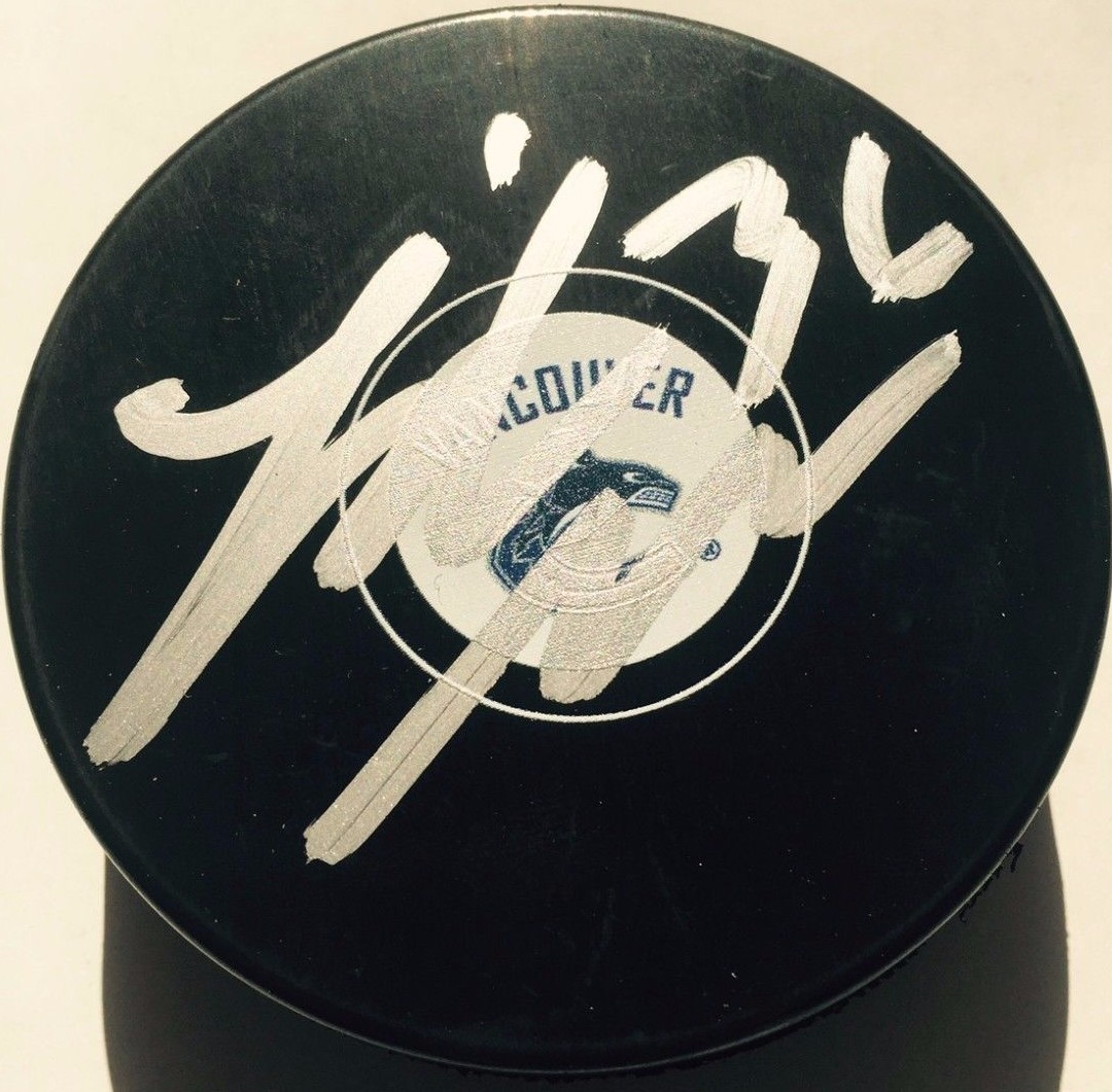 JANNIK HANSEN SIGNED VANCOUVER CANUCKS HOCKEY PUCK W/CASE COA