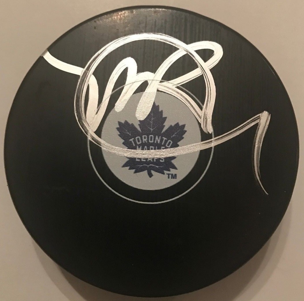 MIKE BABCOCK SIGNED TORONTO MAPLE LEAFS PUCK W/CASE COA