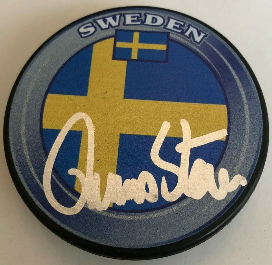 THOMAS STEEN SIGNED TEAM SWEDEN HOCKEY PUCK W/CASE WINNIPEG JETS COA