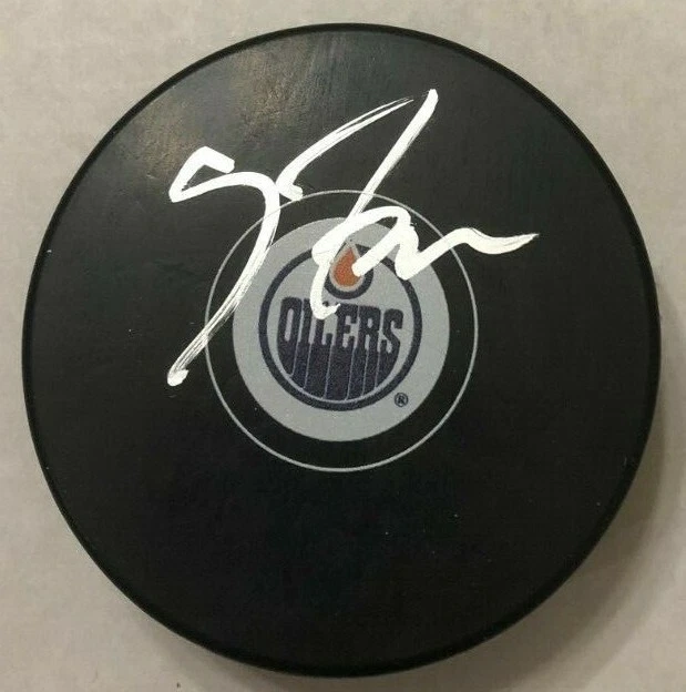 RYAN NUGENT HOPKINS SIGNED EDMONTON OILERS HOCKEY PUCK W/ CASE COA