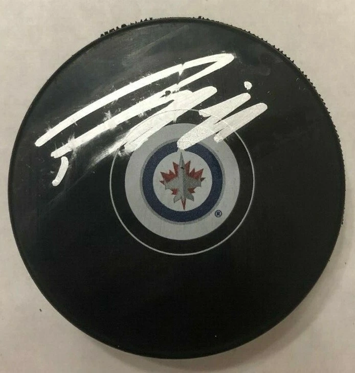 PATRIK LAINE SIGNED WINNIPEG JETS HOCKEY PUCK W/ CASE COA