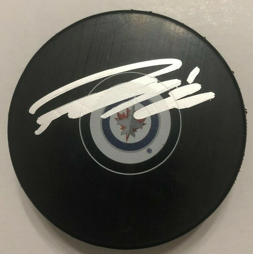 PATRIK LAINE SIGNED WINNIPEG JETS HOCKEY PUCK W/ CASE COA