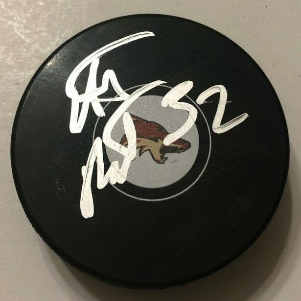 ANTTI RAANTA SIGNED ARIZONA COYOTES HOCKEY PUCK W/ CASE COA