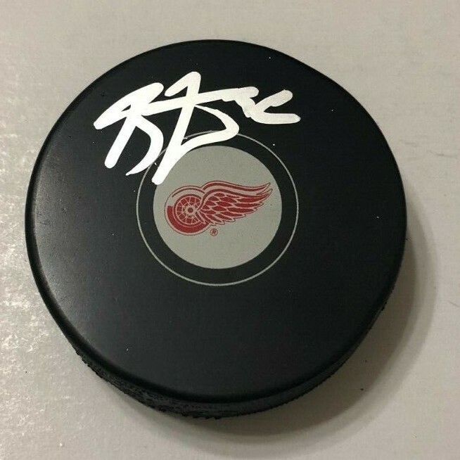 BRIAN LASHOFF SIGNED DETROIT RED WINGS PUCK W/ CASE COA