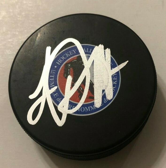 LUC ROBITAILLE SIGNED HOCKEY HALL OF FAME PUCK W CASE KINGS RANGERS PENGUINS COA
