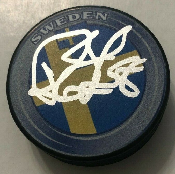 ROBERT HAGG SIGNED SWEDEN HOCKEY PUCK W/ CASE PHILADELPHIA FLYERS COA