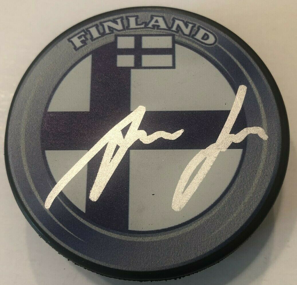 ANTON LUNDELL SIGNED FINLAND HOCKEY PUCK W/ CASE FLORIDA PANTHERS COA