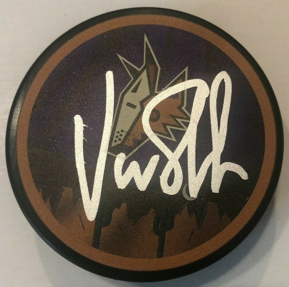 VICTOR SODERSTROM SIGNED ARIZONA COYOTES HOCKEY PUCK W/ CASE COA