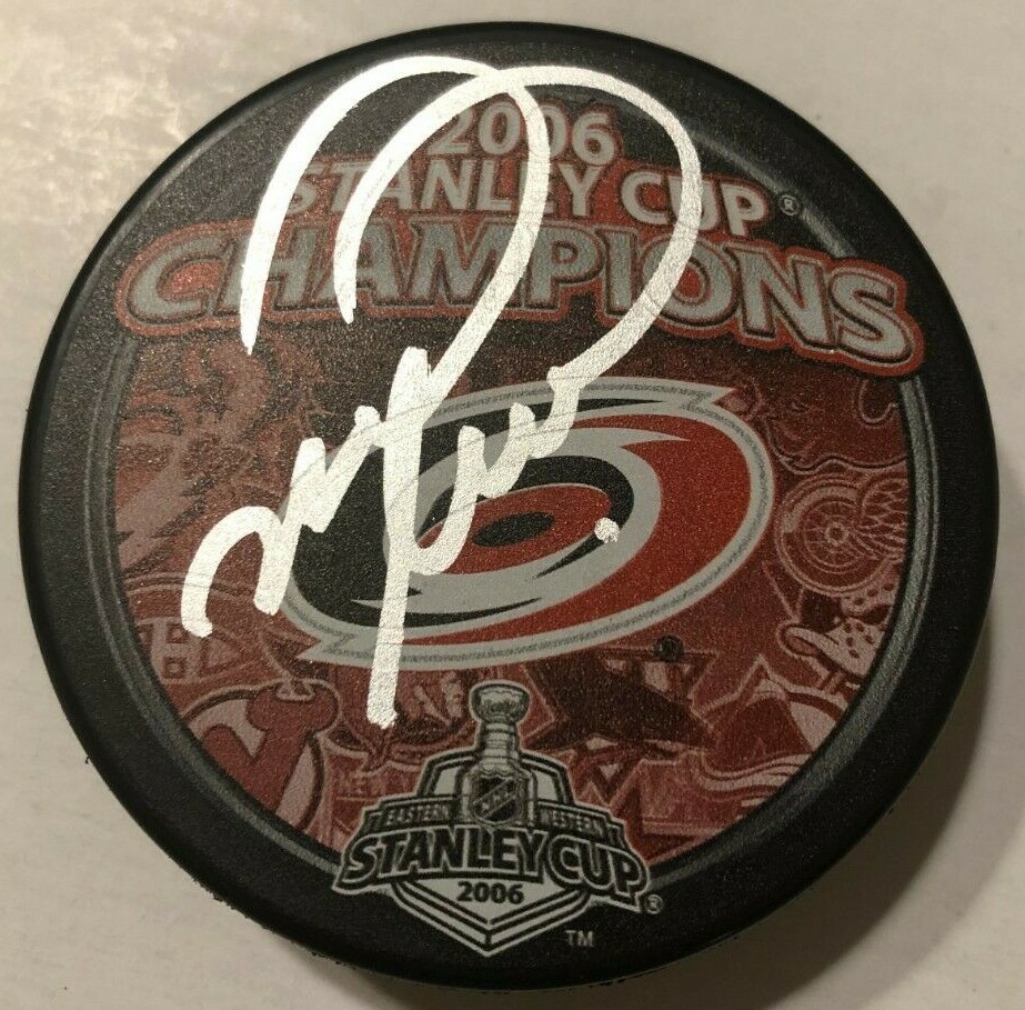 MARK RECCHI SIGNED 2006 STANLEY CUP HOCKEY PUCK W/ CASE CAROLINA HURRICANES COA
