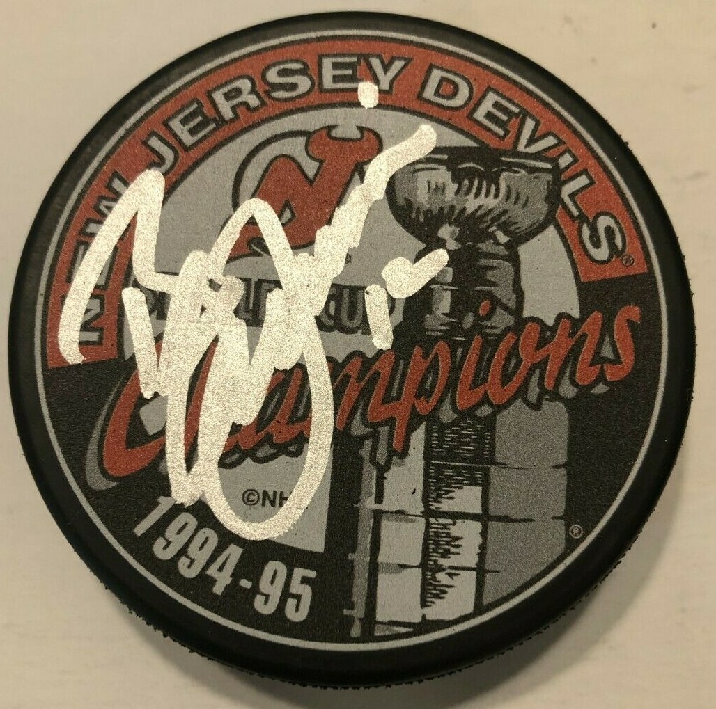 BILL GUERIN SIGNED 1995 STANLEY CUP PUCK W/ CASE NEW JERSEY DEVILS COA