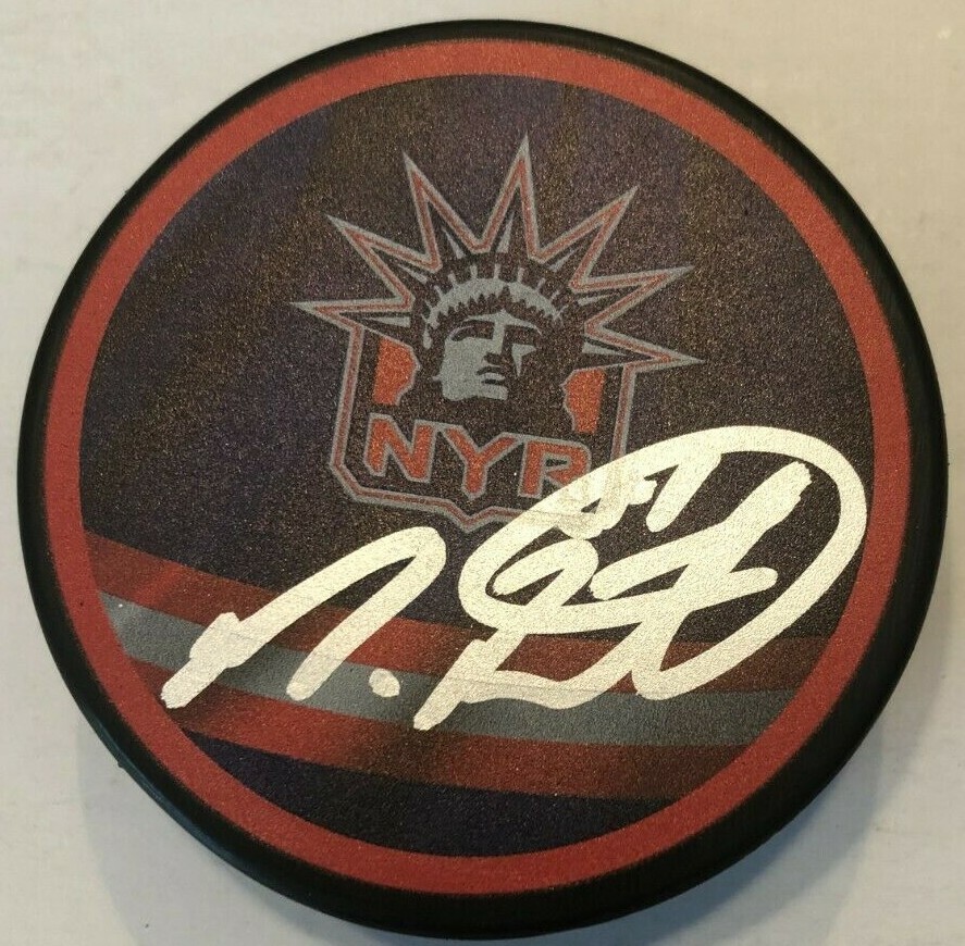 MATTHEW ROBERTSON SIGNED NEW YORK RANGERS HOCKEY PUCK W/ CASE COA