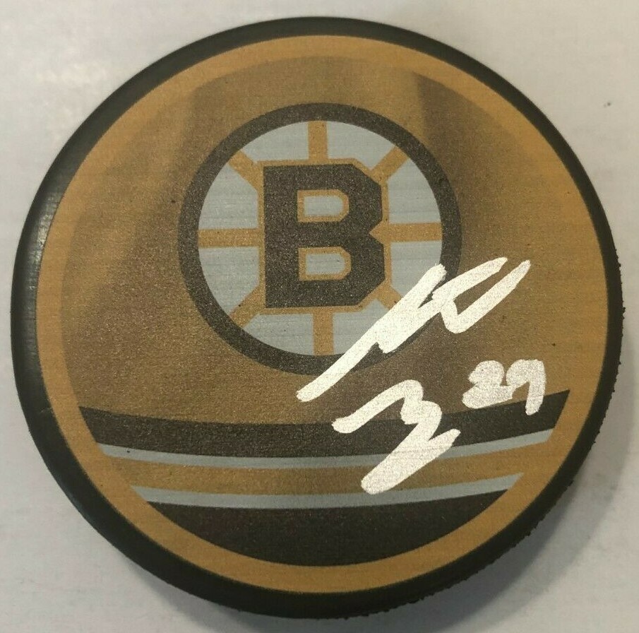STEVEN FOGARTY SIGNED BOSTON BRUINS HOCKEY PUCK W/ CASE COA