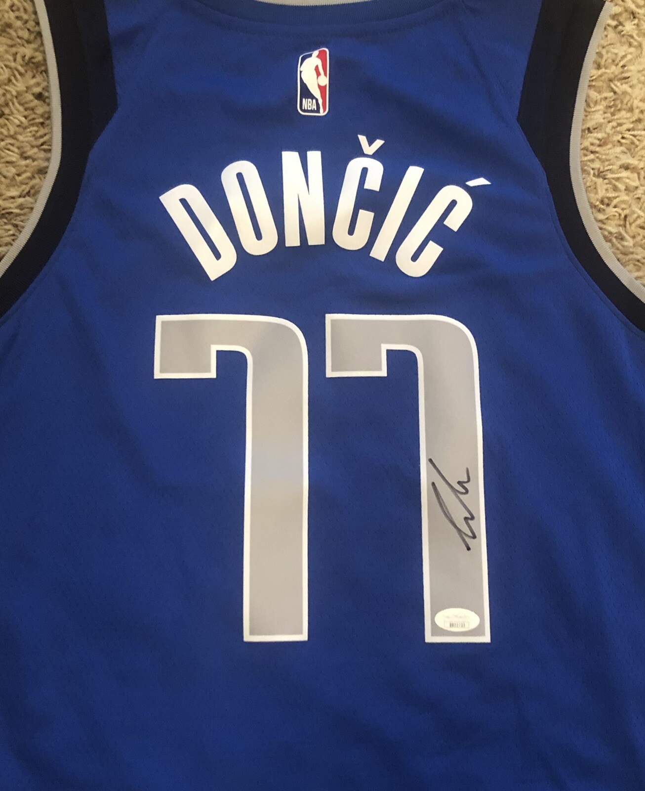 LUKA DONCIC SIGNED DALLAS MAVERICKS NBA BASKETBALL SWINGMAN JERSEY PROOF JSA COA