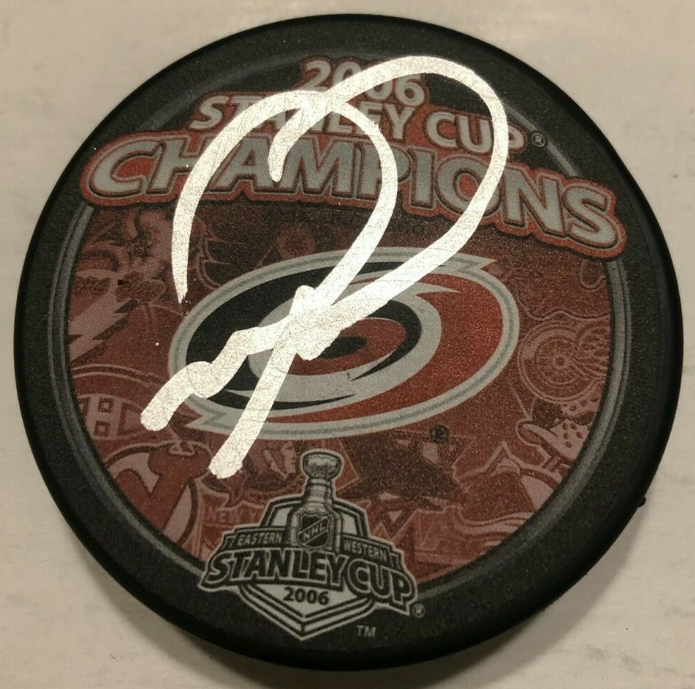 MARK RECCHI SIGNED 2006 STANLEY CUP HOCKEY PUCK W/ CASE CAROLINA HURRICANES COA