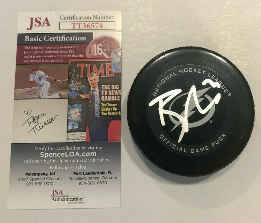 BRAYDEN POINT SIGNED TAMPA BAY LIGHTNING OFFICIAL GAME PUCK W/ CASE JSA COA