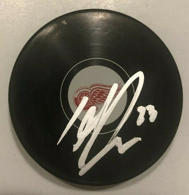 MICHAEL RASMUSSEN SIGNED DETROIT RED WINGS HOCKEY PUCK W/ CASE COA
