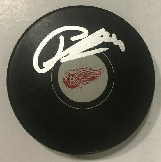 PIUS SUTER SIGNED DETROIT RED WINGS HOCKEY PUCK W/ CASE COA