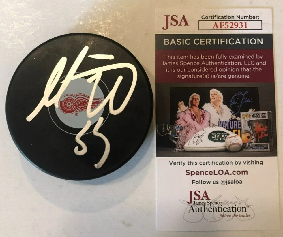 MORITZ SEIDER SIGNED AUTOGRAPHED DETROIT RED WINGS HOCKEY PUCK W/ CASE JSA COA