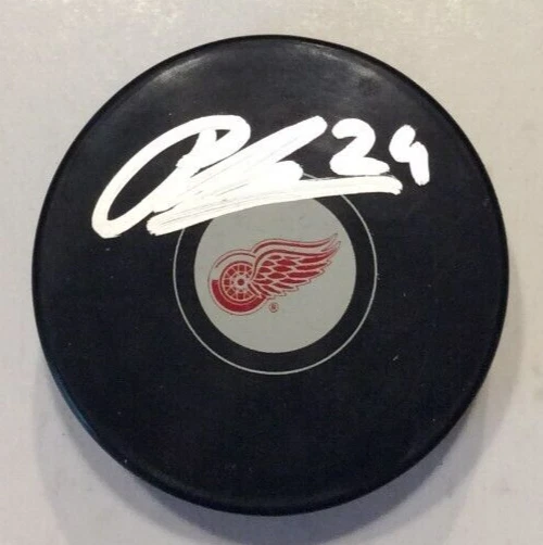 PIUS SUTER SIGNED DETROIT RED WINGS HOCKEY PUCK W/ CASE COA