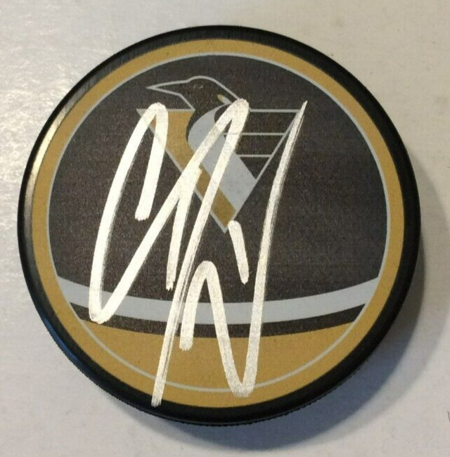 CASEY DESMITH SIGNED PITTSBURGH PENGUINS HOCKEY PUCK W/ CASE COA