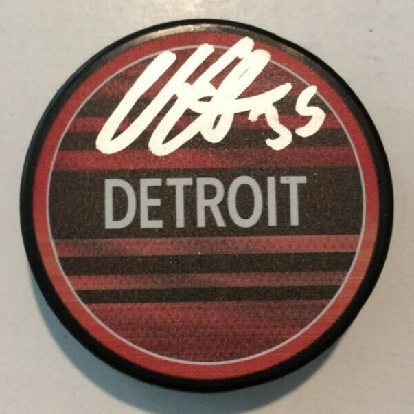 VILLE HUSSO SIGNED DETROIT RED WINGS HOCKEY PUCK W/ CASE COA