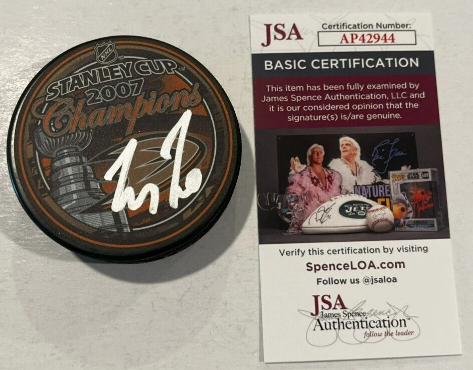 COREY PERRY SIGNED ANAHEIM DUCKS 2007 STANLEY CUP HOCKEY PUCK W/ CASE JSA COA