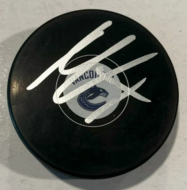 NILS HOGLANDER SIGNED VANCOUVER CANUCKS HOCKEY PUCK W/ CASE COA