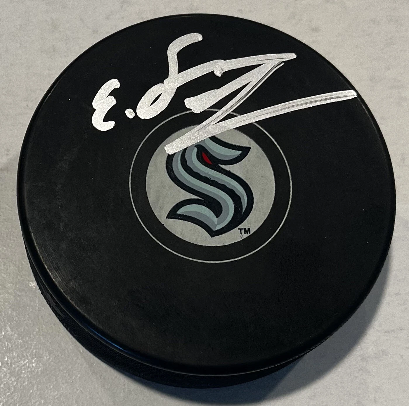 EVERETT FITZHUGH SIGNED SEATTLE KRAKEN HOCKEY PUCK W/ CASE COA