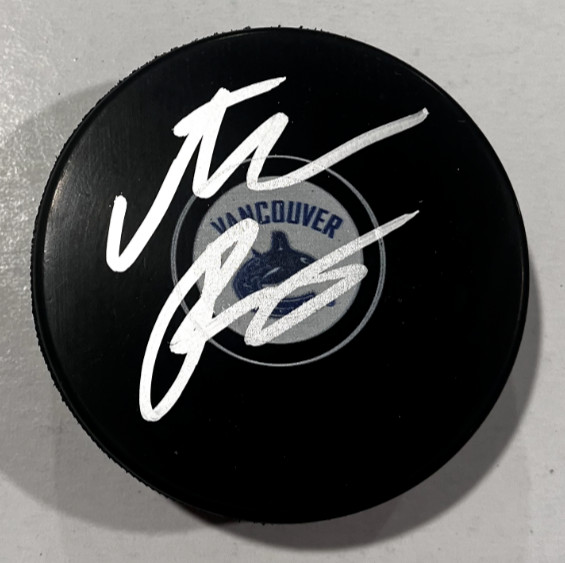 AATU RATY SIGNED VANCOUVER CANUCKS HOCKEY PUCK W/ CASE COA COLLECTIBLE MEMORABILIA