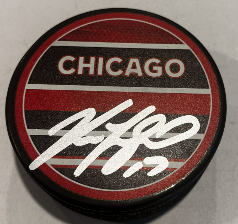 NICK FOLIGNO SIGNED CHICAGO BLACKHAWKS HOCKEY PUCK W/ CASE COA