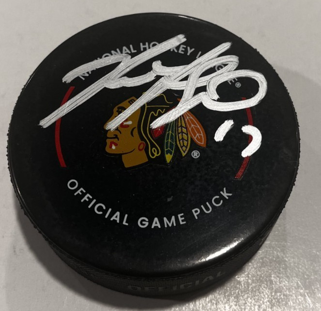 NICK FOLIGNO SIGNED CHICAGO BLACKHAWKS OFFICIAL GAME HOCKEY PUCK W/ CASE COA