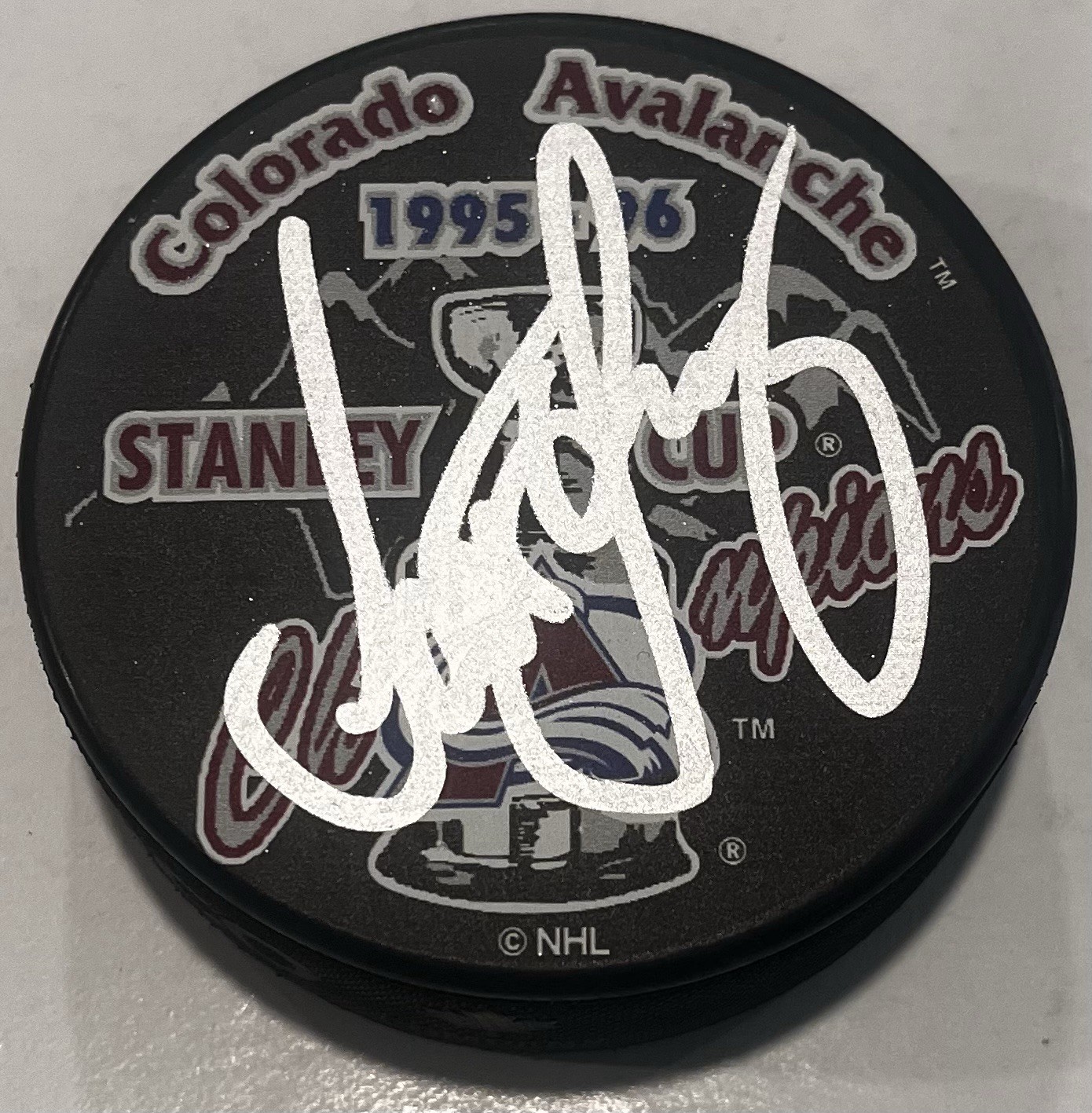 SCOTT YOUNG SIGNED COLORADO AVALANCHE 1996 STANLEY CUP HOCKEY PUCK W/ CASE COA