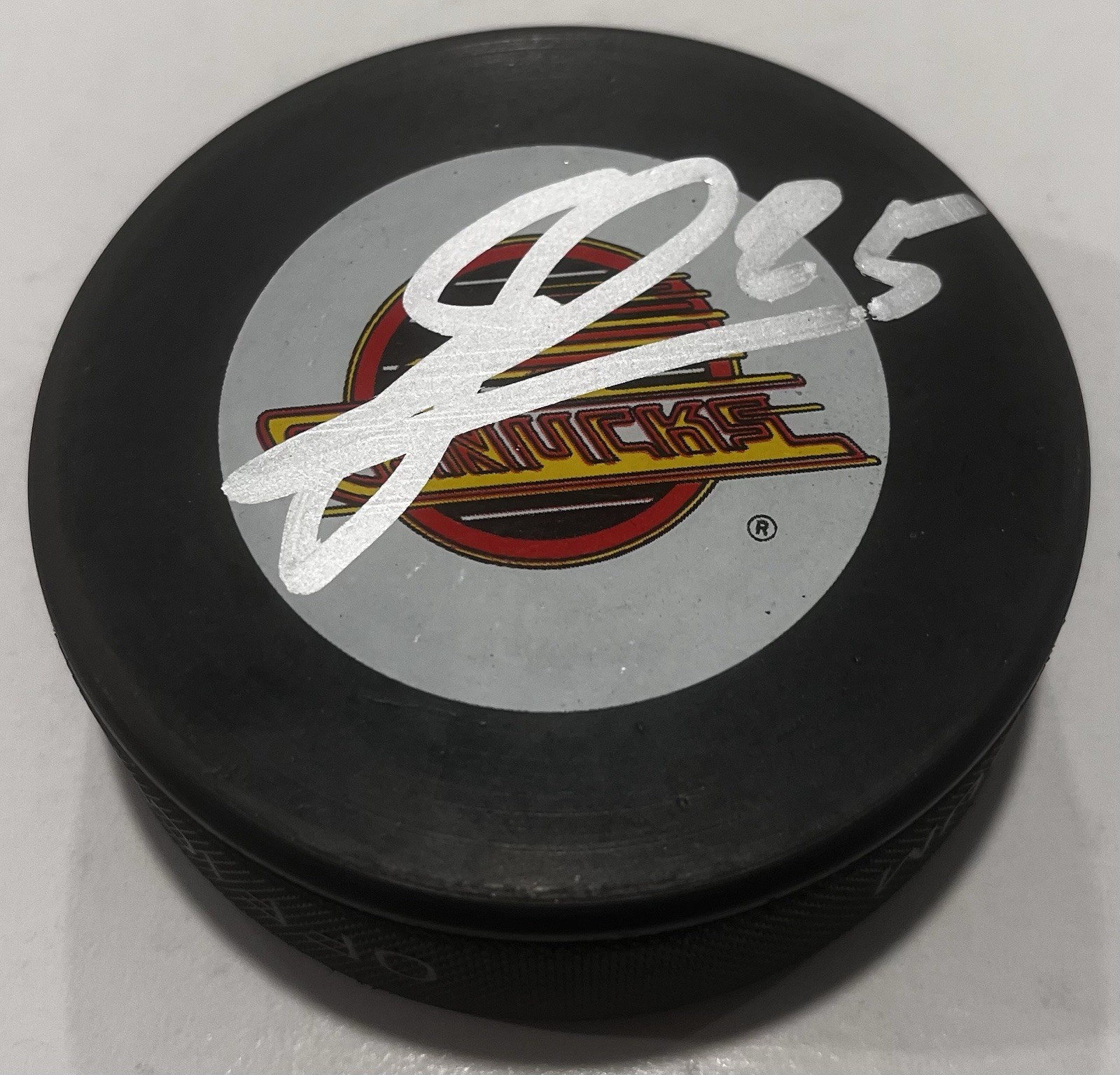 ELIAS PETTERSSON D SIGNED VANCOUVER CANUCKS HOCKEY PUCK W/ CASE COA
