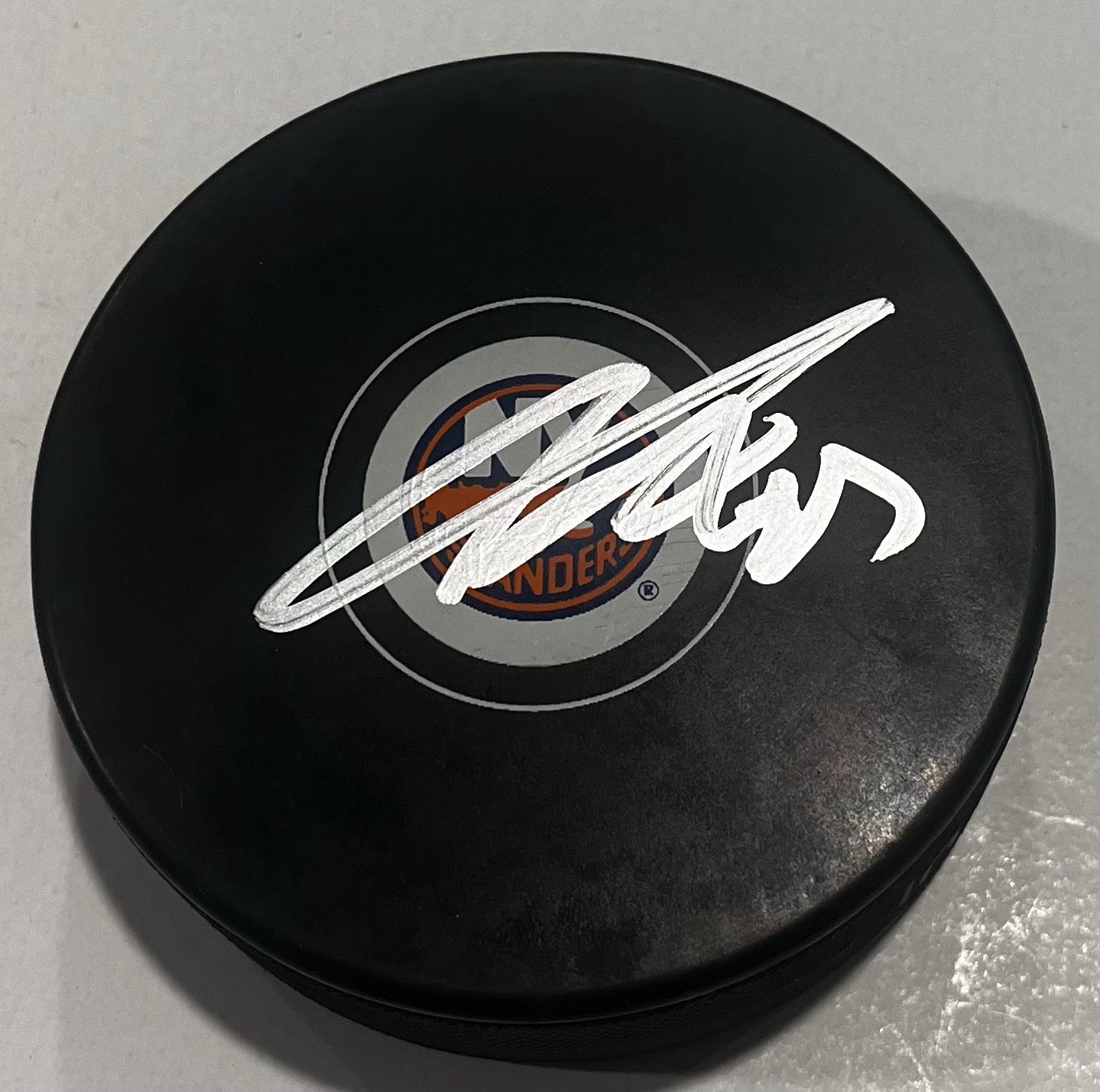 ANDERS LEE SIGNED NEW YORK ISLANDERS HOCKEY PUCK W/ CASE COA