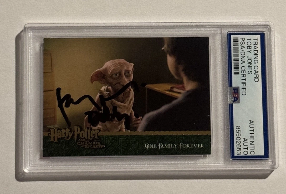 TOBY JONES SIGNED AUTO 2006 HARRY POTTER #20 ONE FAMILY FOREVER ARTBOX DOBBY PSA